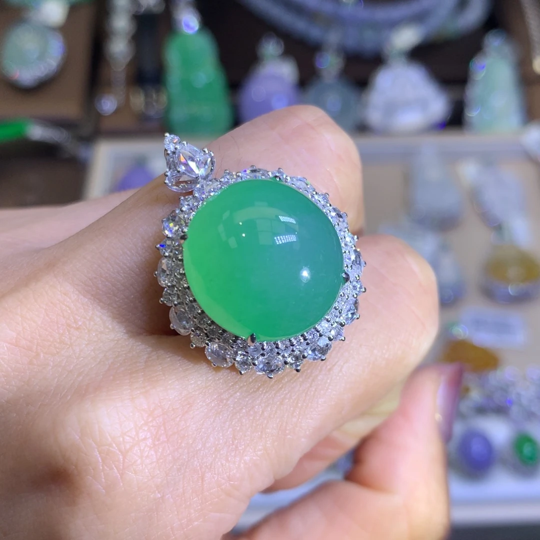 翡翠18K金镶嵌颈饰翡翠