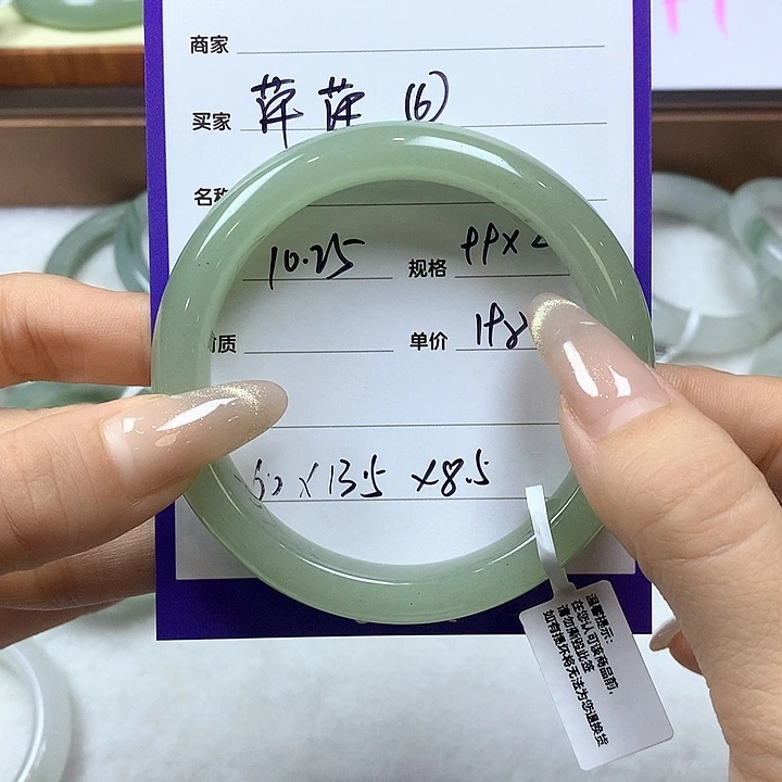 未镶嵌手镯石英质玉