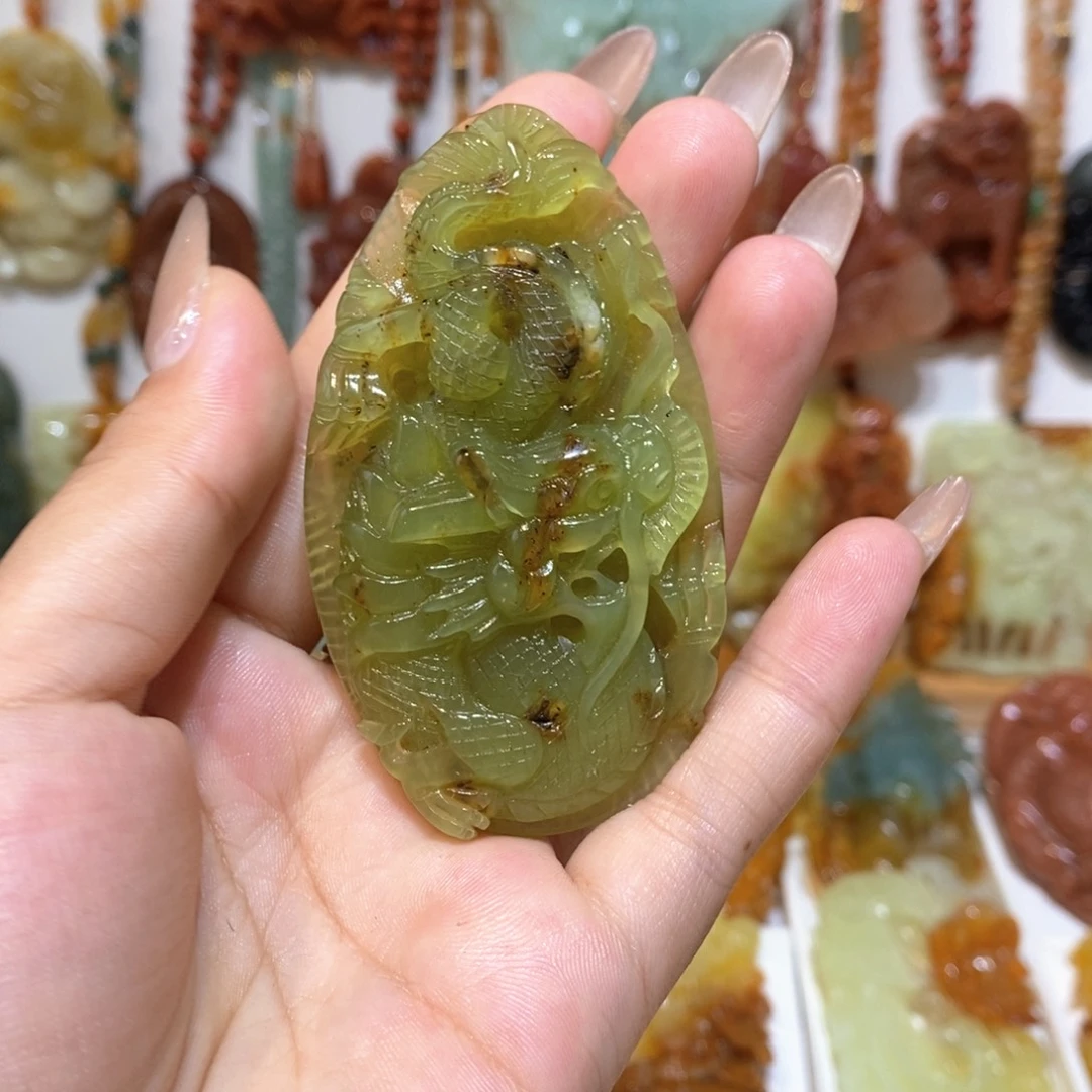 蛇纹石玉未镶嵌颈饰