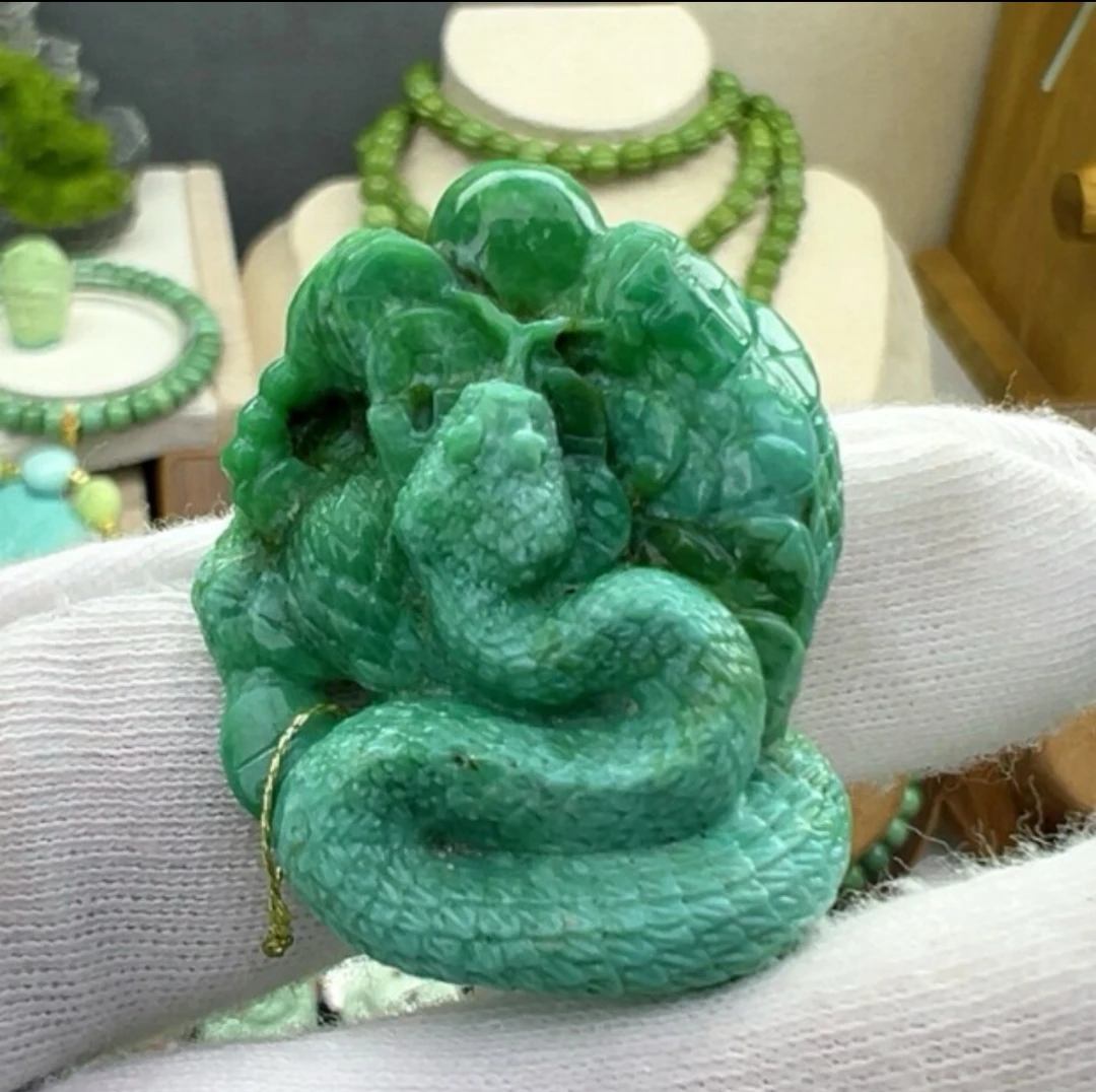 菜籽黄生肖蛇绿松石