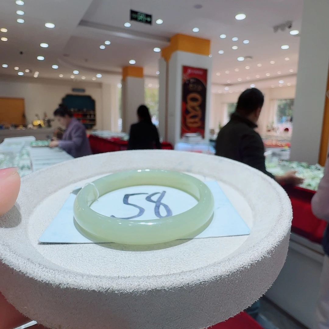 和田玉未镶嵌手镯140