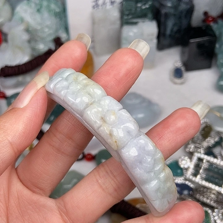颈饰未镶嵌翡翠爱****?翡翠