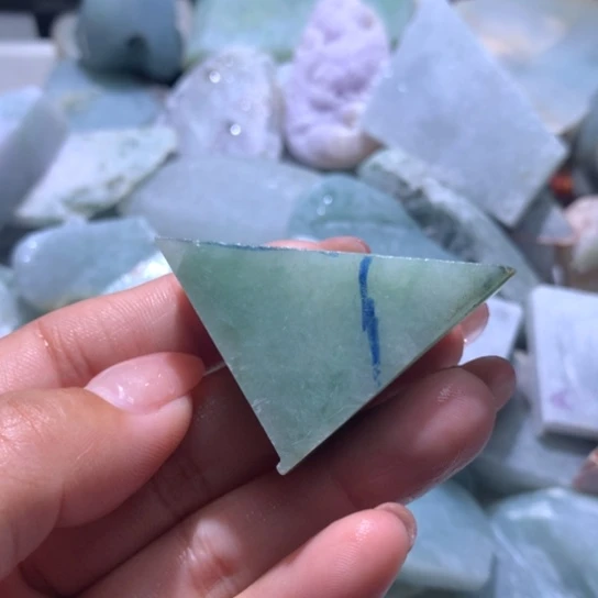 翡翠未镶嵌颈饰翡翠边角料