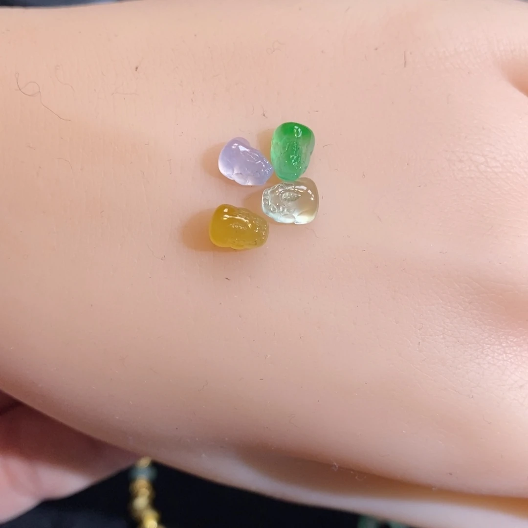 翡翠裸石多彩貔貅