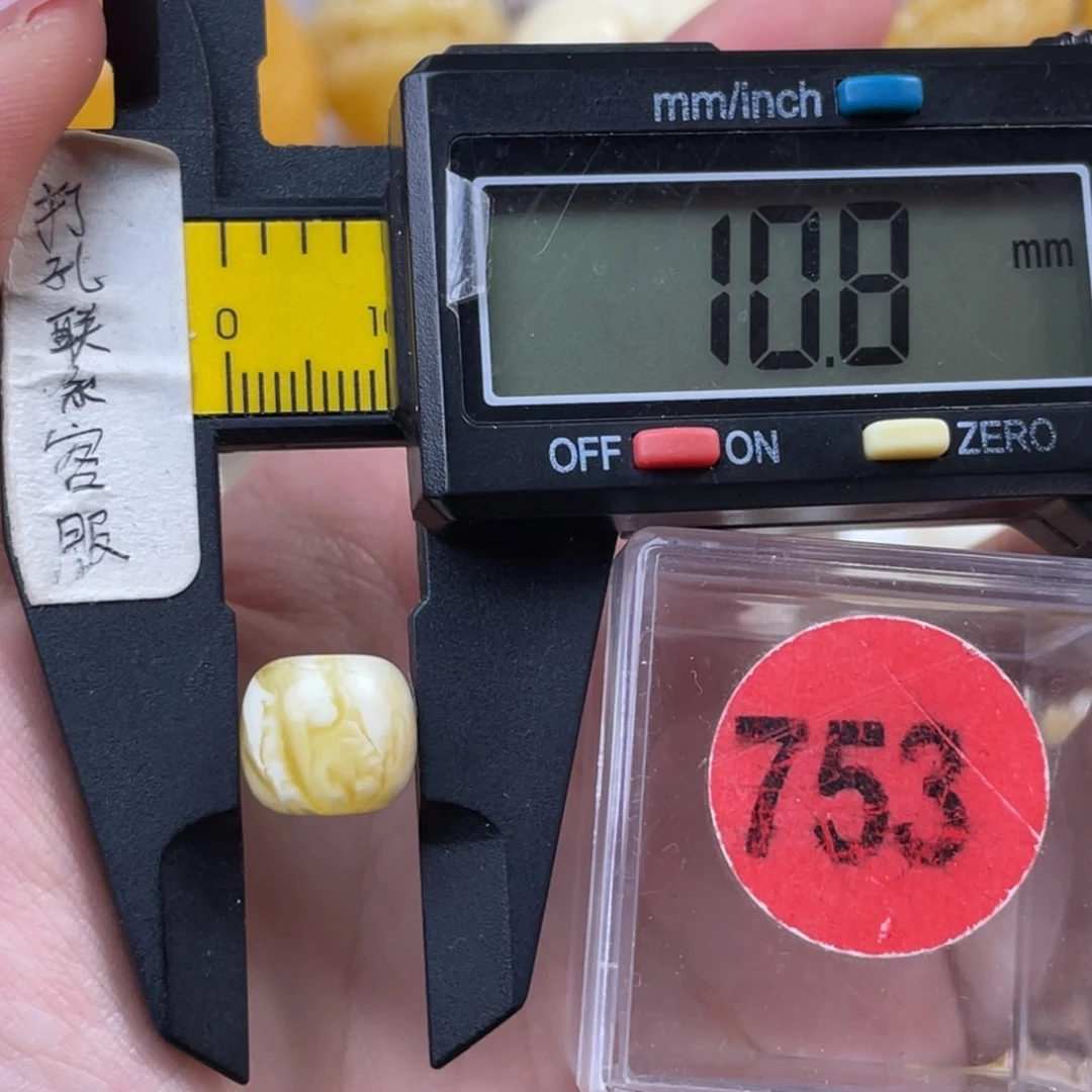 蜜蜡未镶嵌珠宝奇石