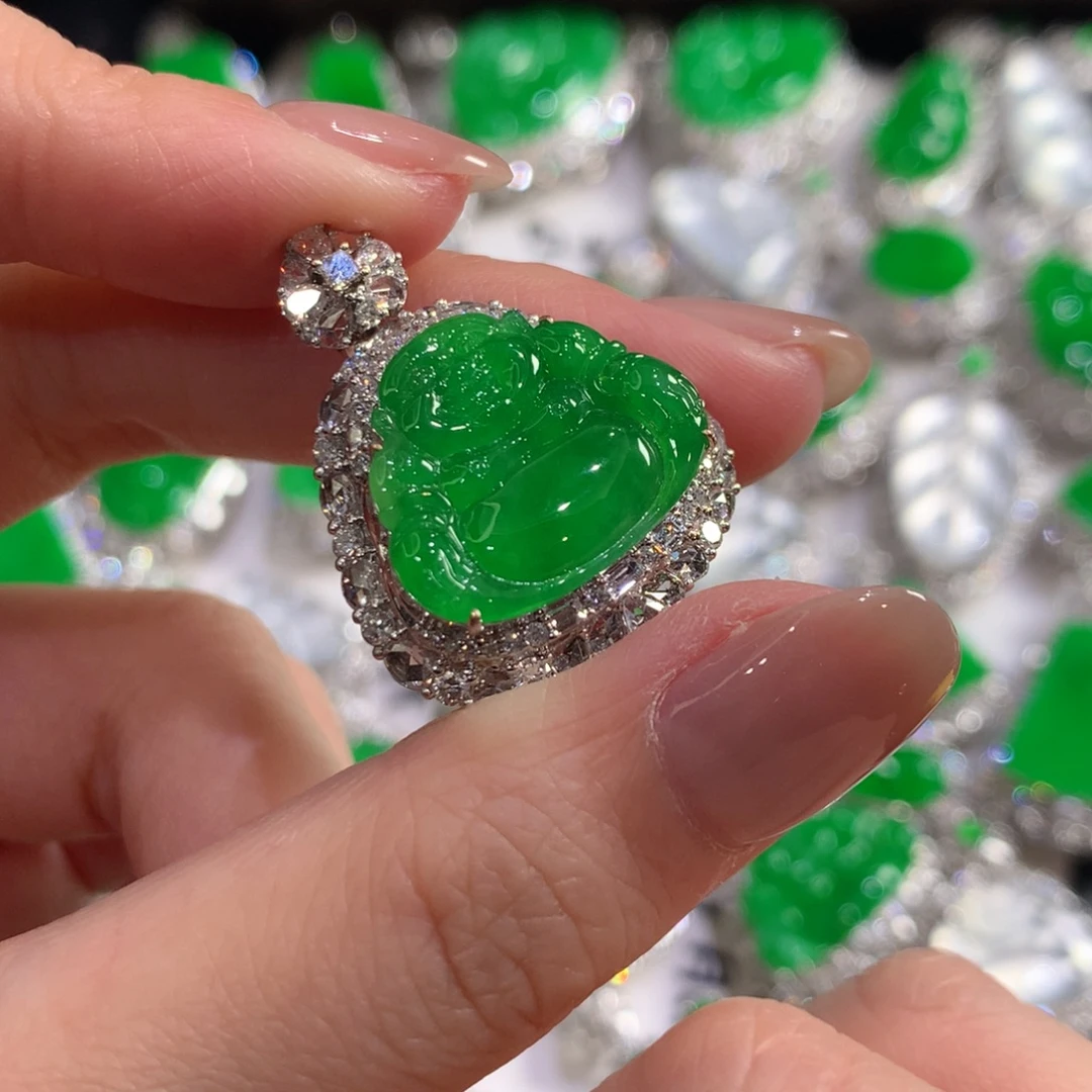 颈饰18K金镶嵌翡翠佛公