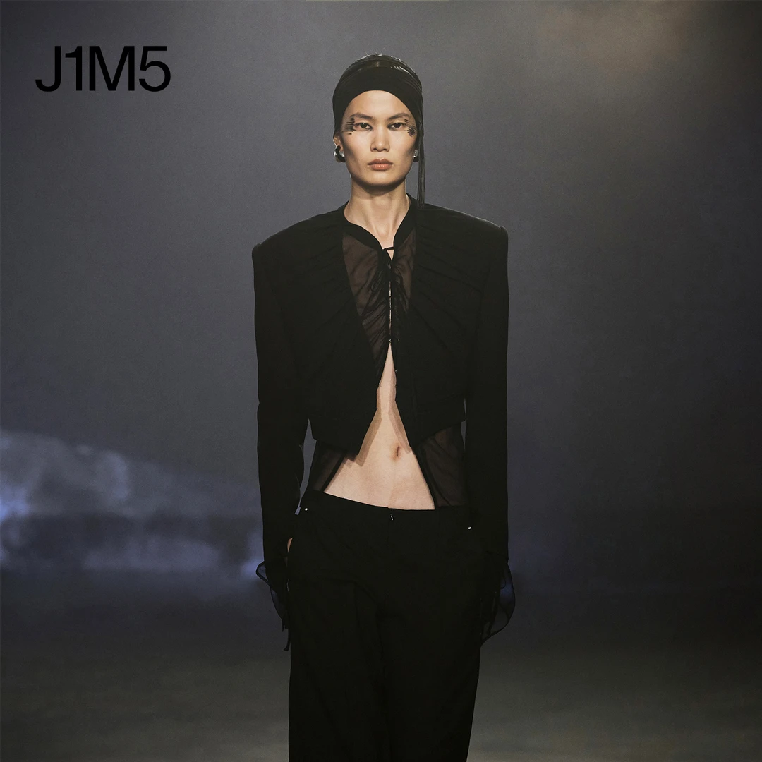 J1M5买手店 OUDE WAAG 25春夏 白考尔短西装  短款时尚黑色修身