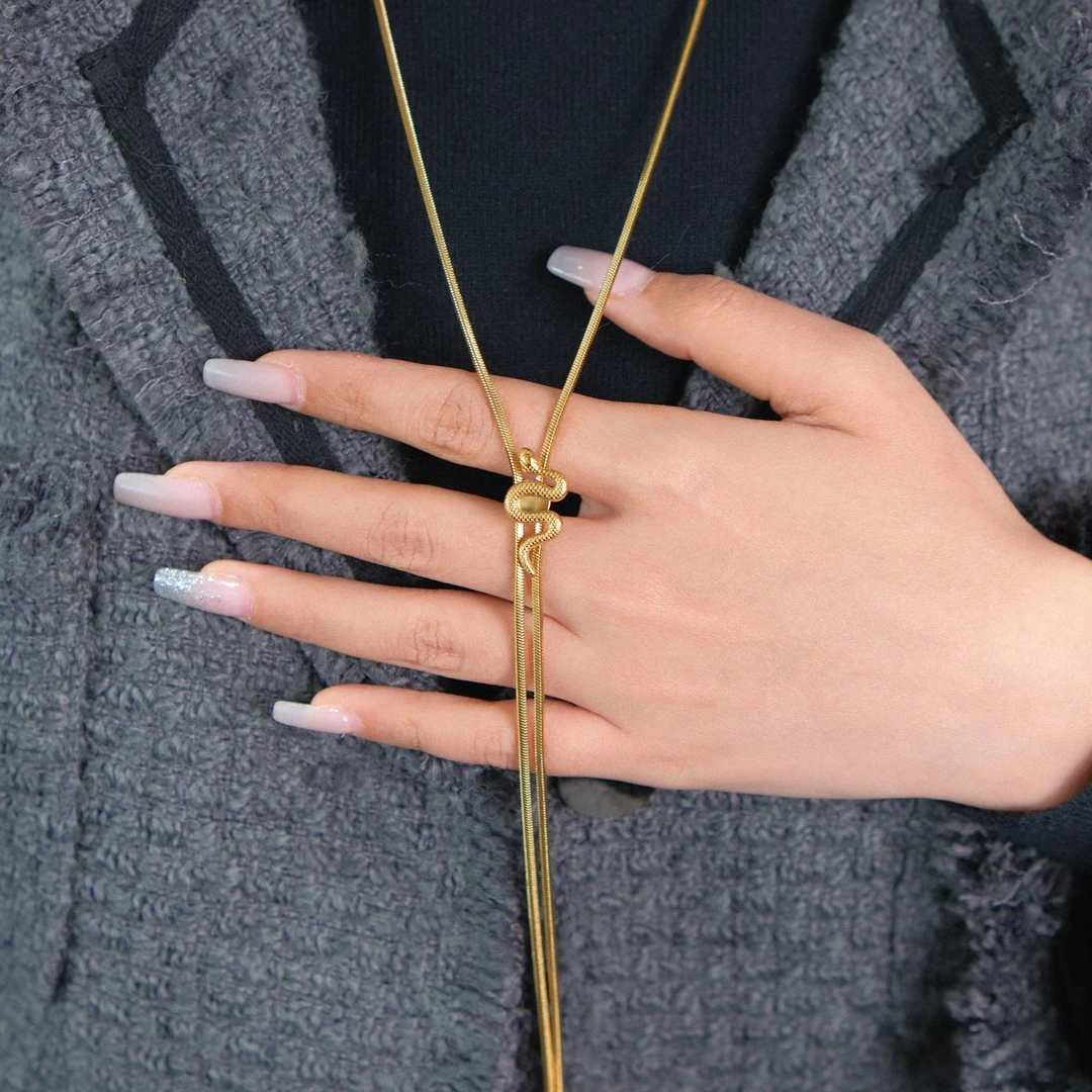 金色方蛇抽拉小蛇2025新款轻奢高级长款灵蛇毛衣链不掉色