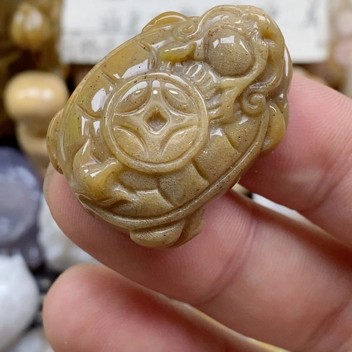 颈饰未镶嵌硅化珊瑚（珊瑚玉）小