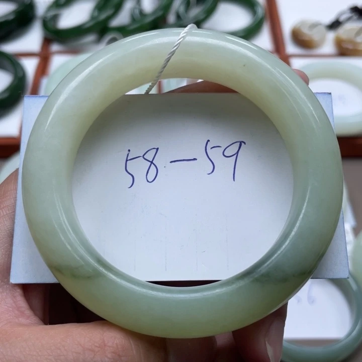 未镶嵌手镯和田玉阿*白