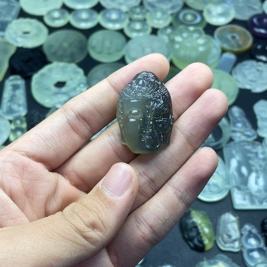 岫玉未镶嵌颈饰一念之间