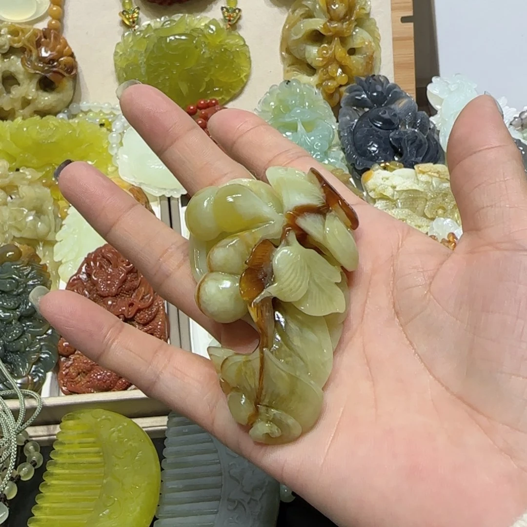 未镶嵌蛇纹石玉吊坠心*红