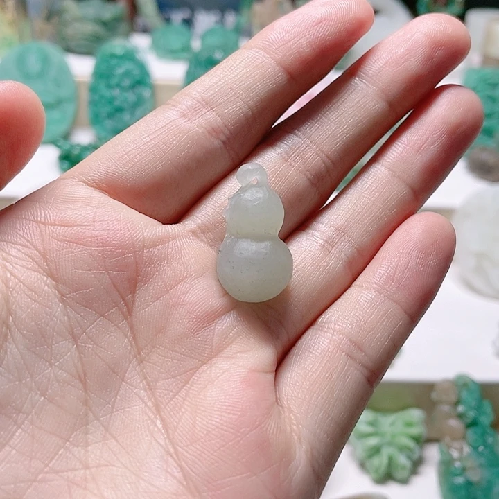 独山玉未镶嵌颈饰