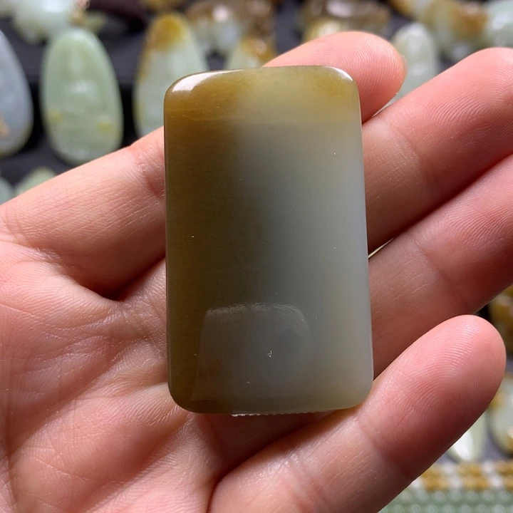 和田玉（糖玉）未镶嵌颈饰