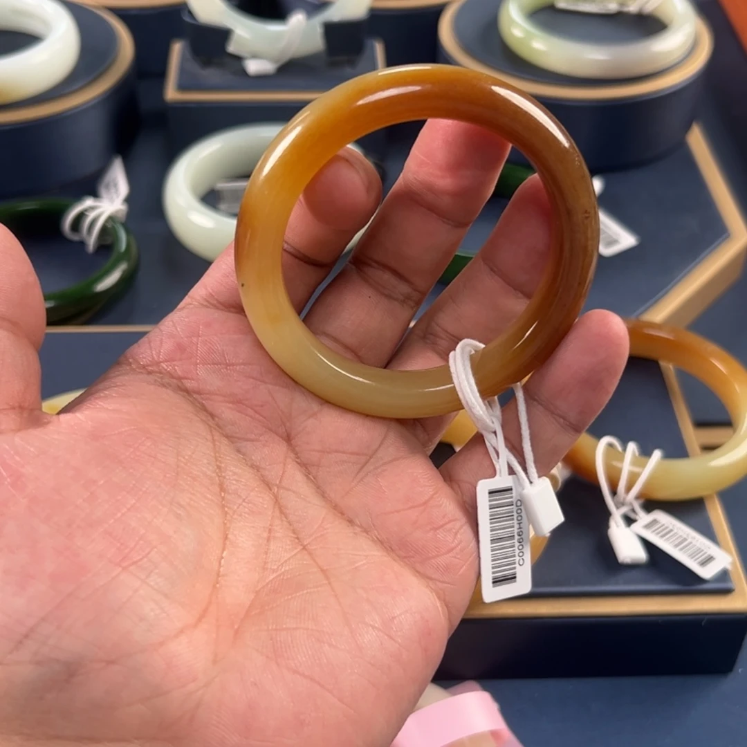 沐****和田玉未镶嵌手镯且末金山糖C0066-55