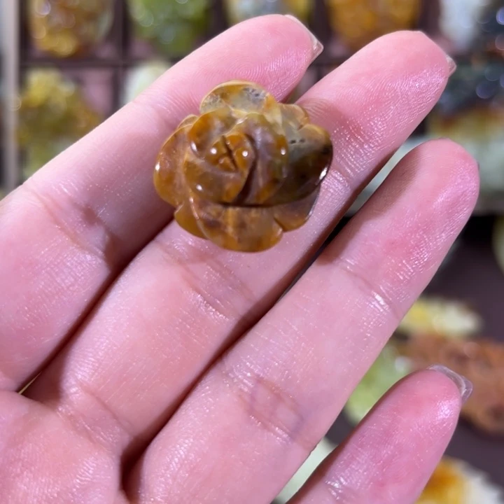 未镶嵌蛇纹石玉颈饰方*