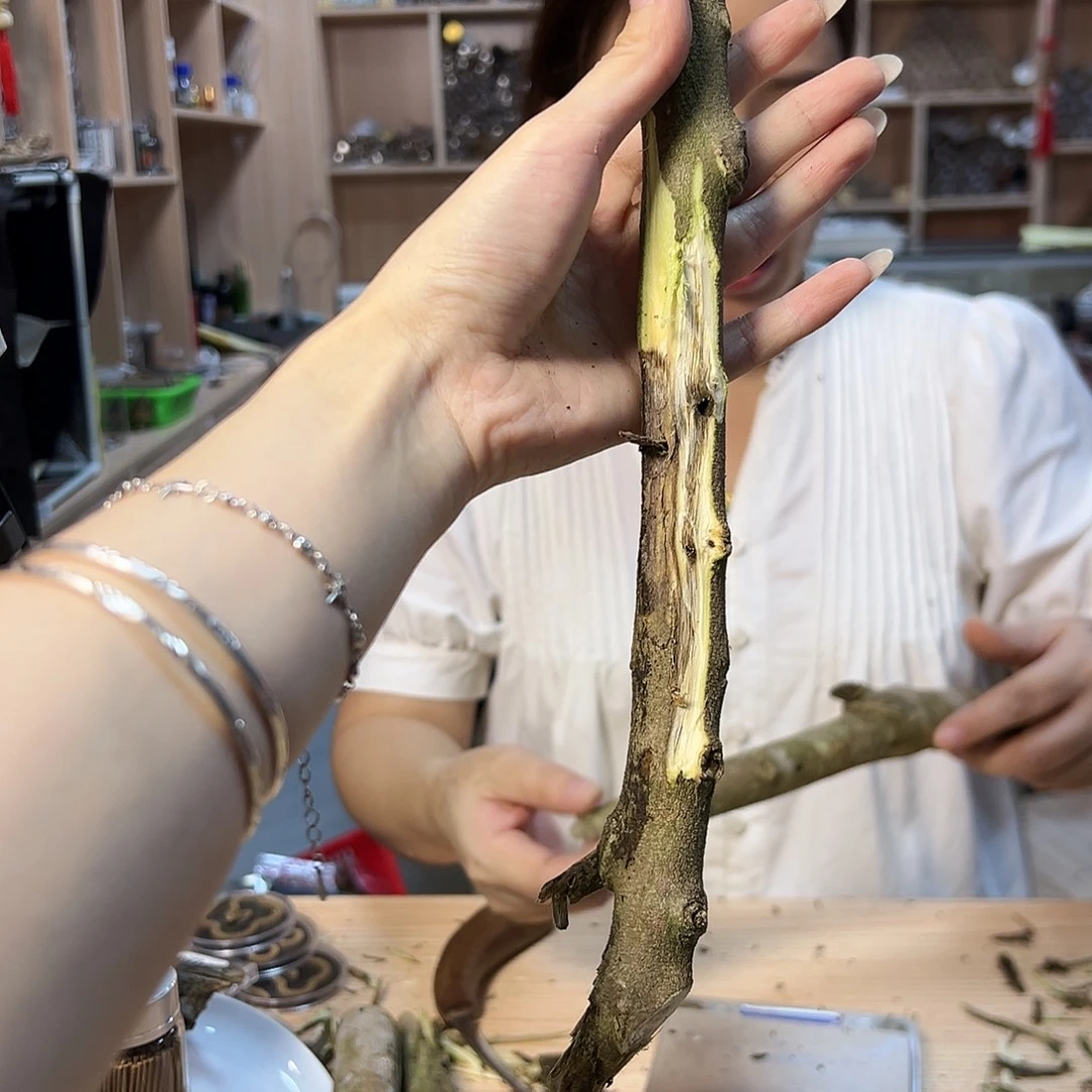 线香奇楠原材料1。