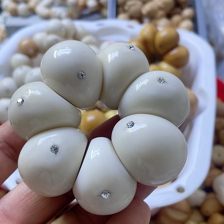 白玉菩提吊坠鱼*?微瑕象牙果山竹手捻30