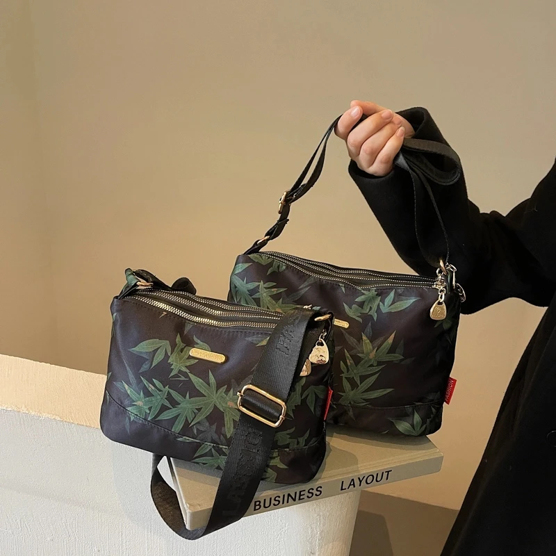 运动时尚休闲百搭托特包潮流单肩肩包女士冬季小众印花ins腋下包
