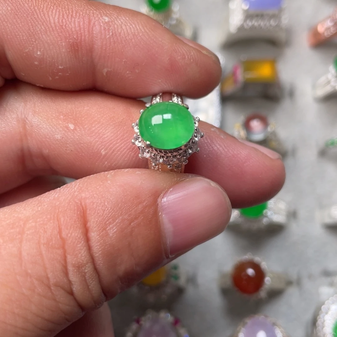 翡翠裸石木那甜阳绿蛋面铜托卡8.7