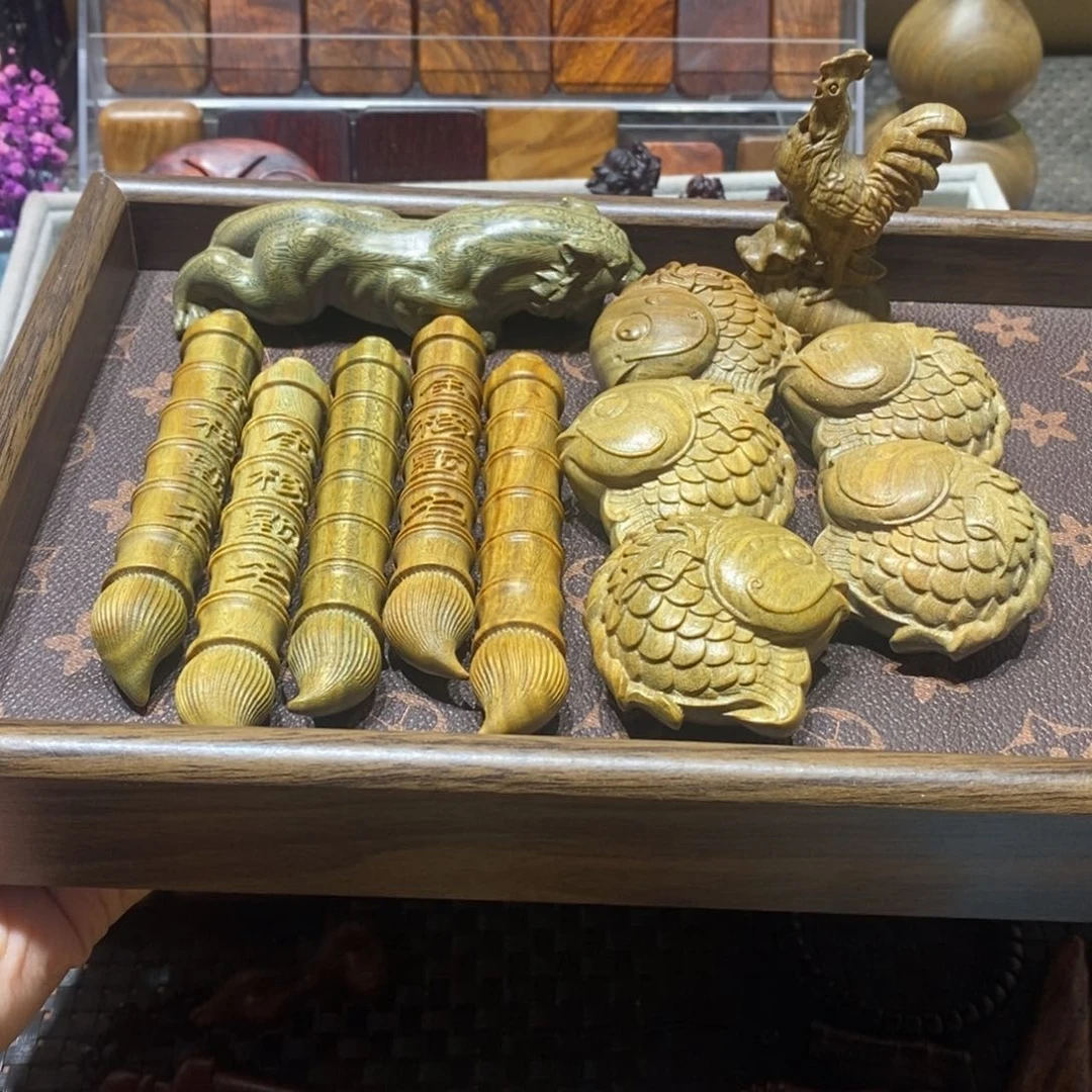 木徐**店绿檀木雕刻十二个