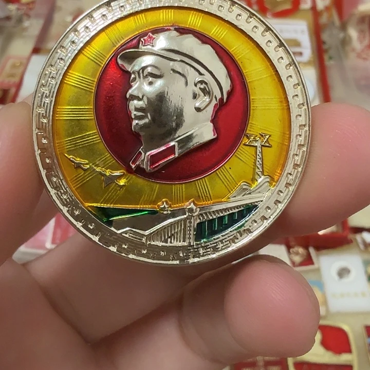 沐***^铝毛爷爷像章，万岁