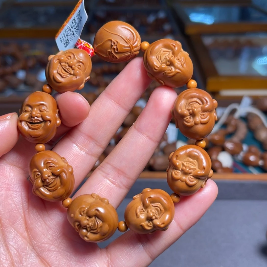 吊坠橄榄核笑口常开，