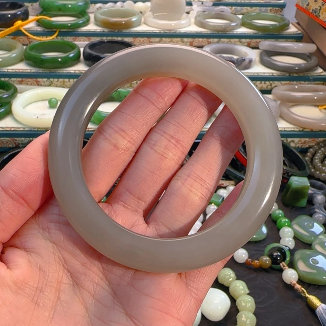 未镶嵌手镯和田玉粉紫手镯