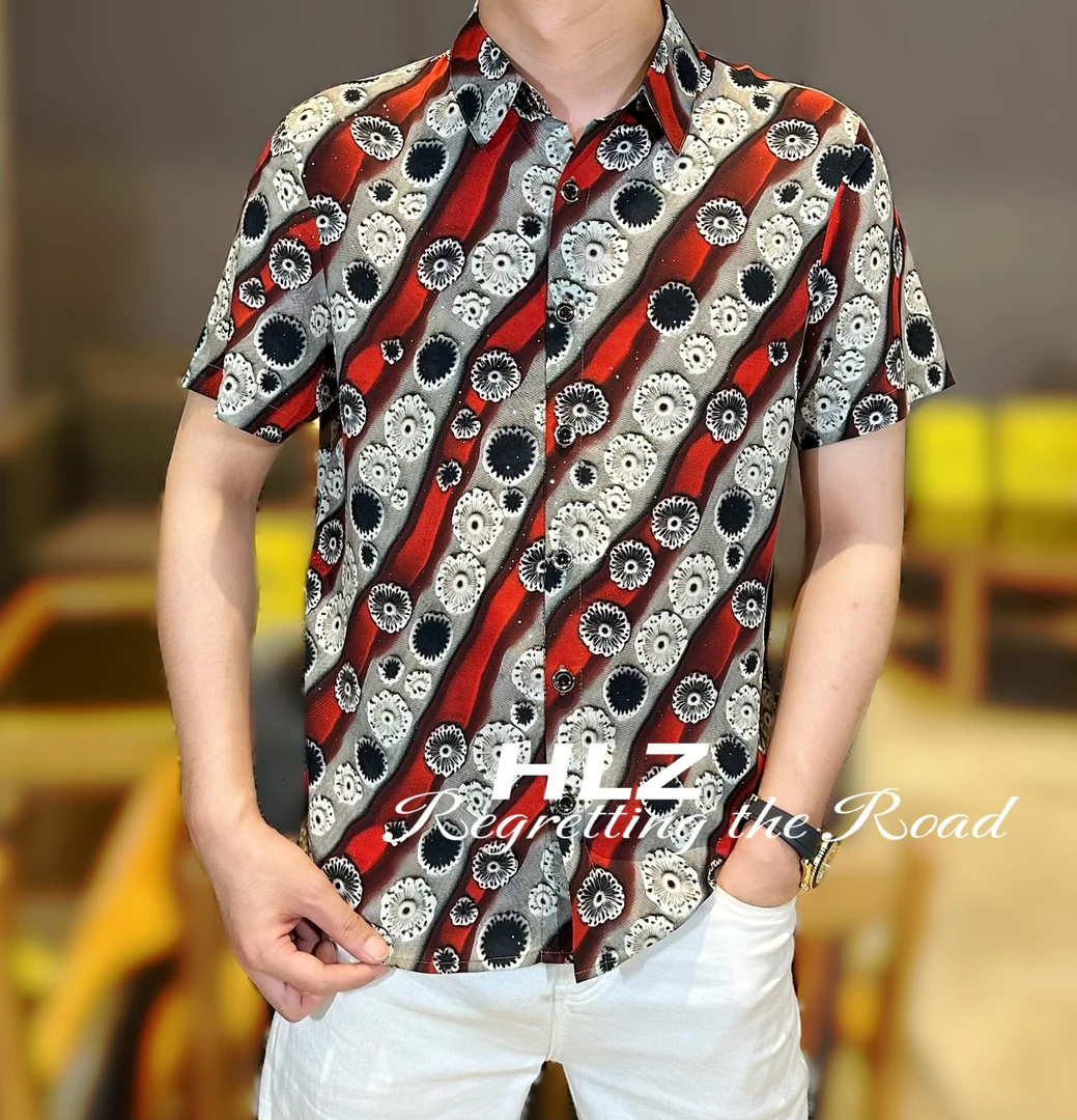 2025夏季新款男士时尚休闲薄款个性图案纽扣款修身翻领短袖衬衫