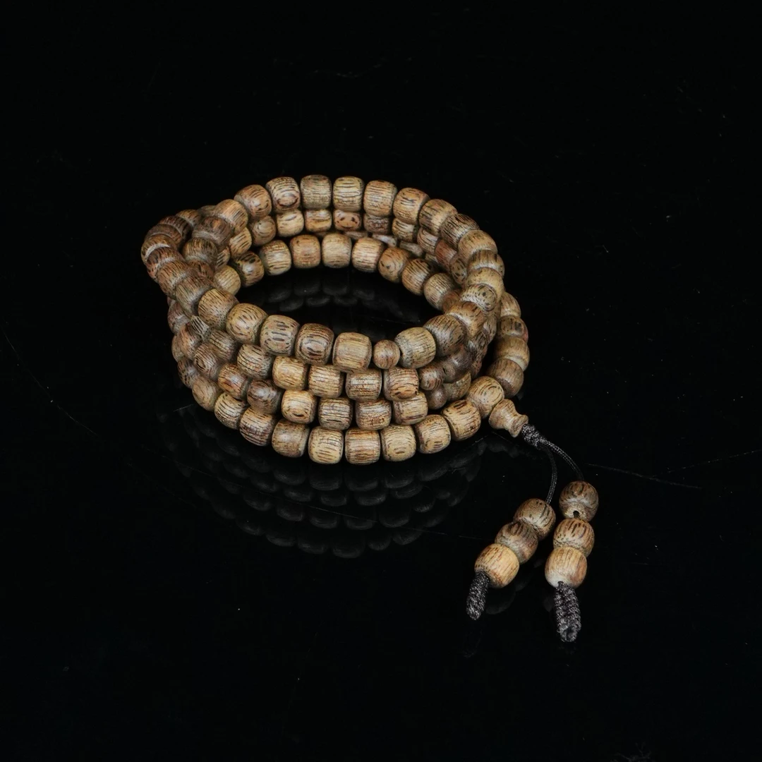 A5239 柬埔寨沉香蜜结软油老型珠 0.7x0.6cm 14.54g