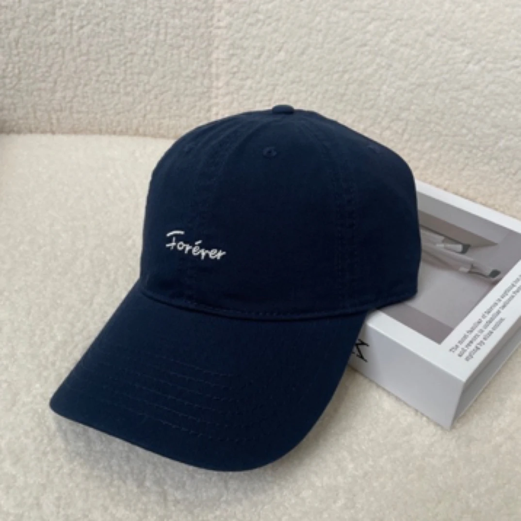 Forever字母刺绣显脸小软顶时尚百搭棒球帽