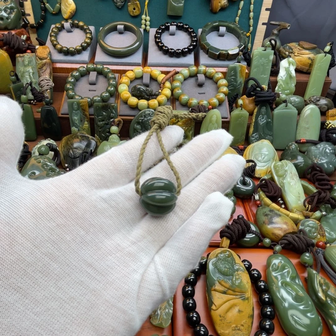 岫岩老玉（透闪石质玉）未镶嵌颈饰