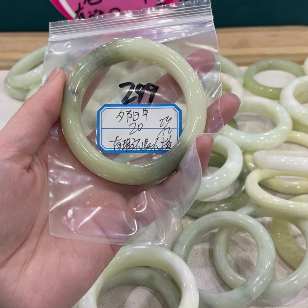 夕***中蛇纹石玉未镶嵌手镯