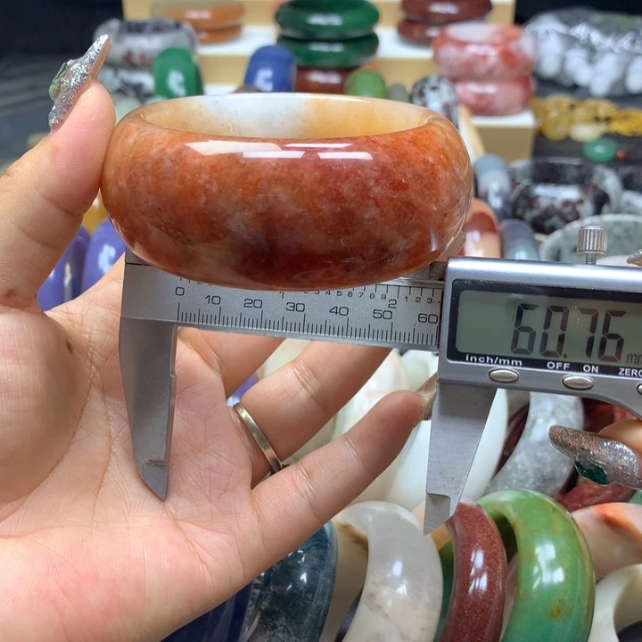 未镶嵌手镯石英质玉