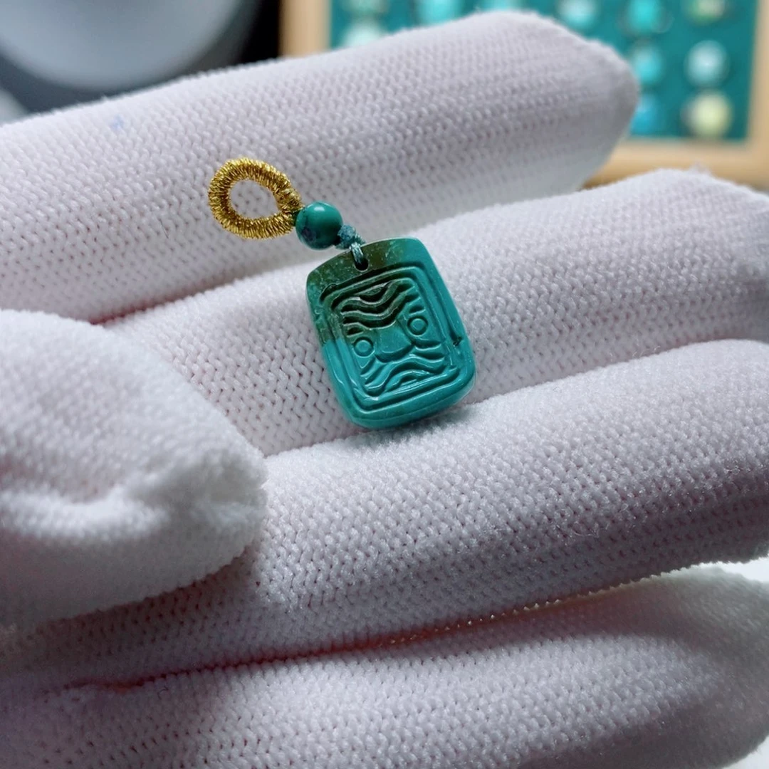 绿松石未镶嵌颈饰开****）