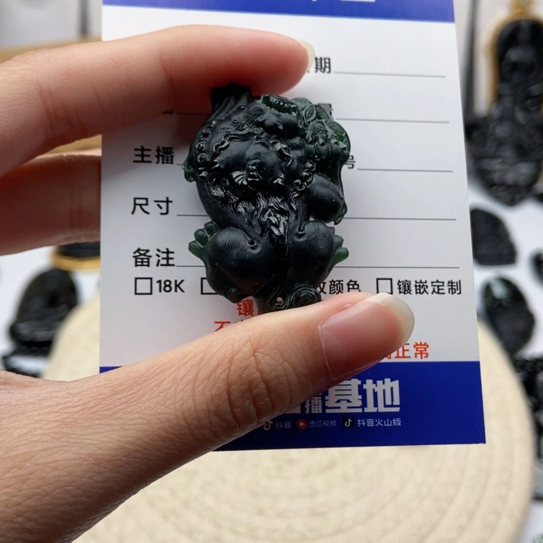 颈饰未镶嵌翡翠張****人貔貅