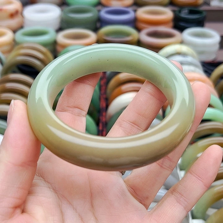 未镶嵌手镯（圆镯）石英质玉