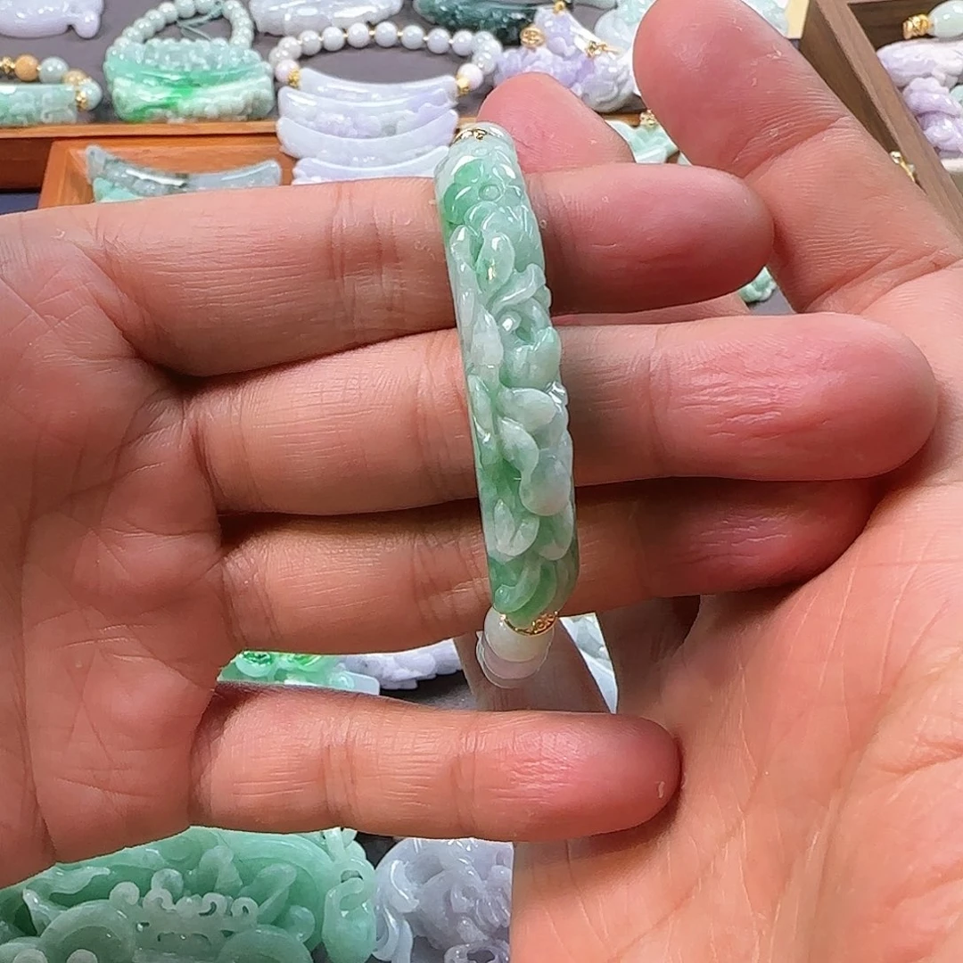 翡翠未镶嵌颈饰手牌