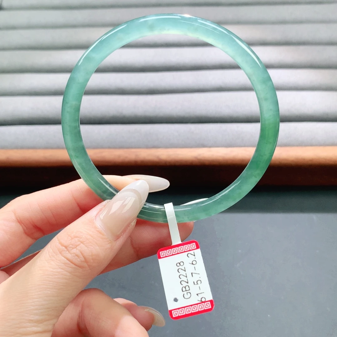 翡翠未镶嵌手镯天然