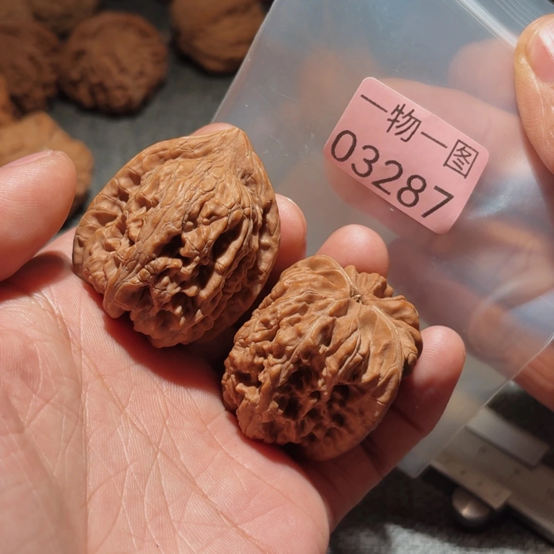 文玩核桃把件赤龙鸡心