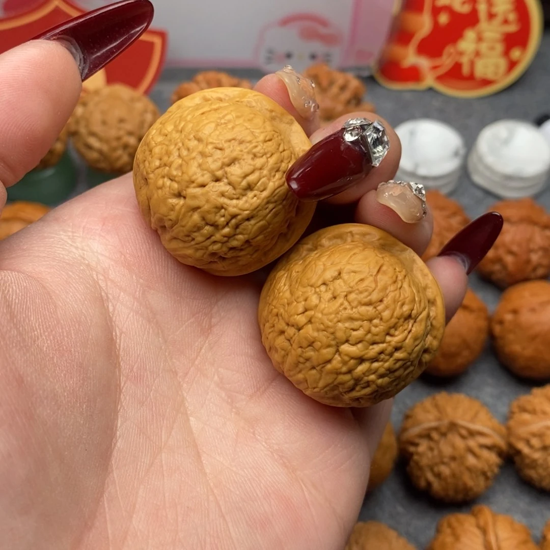 文玩核桃把件鱼籽纹