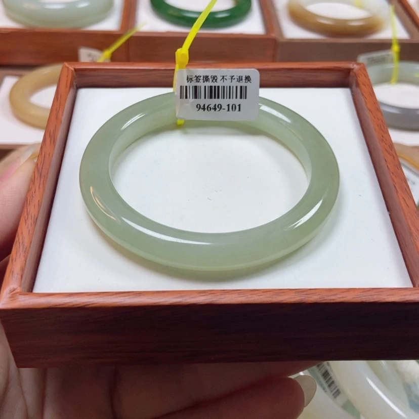 【闪购商品】和田玉手镯未镶嵌53.7。 6号