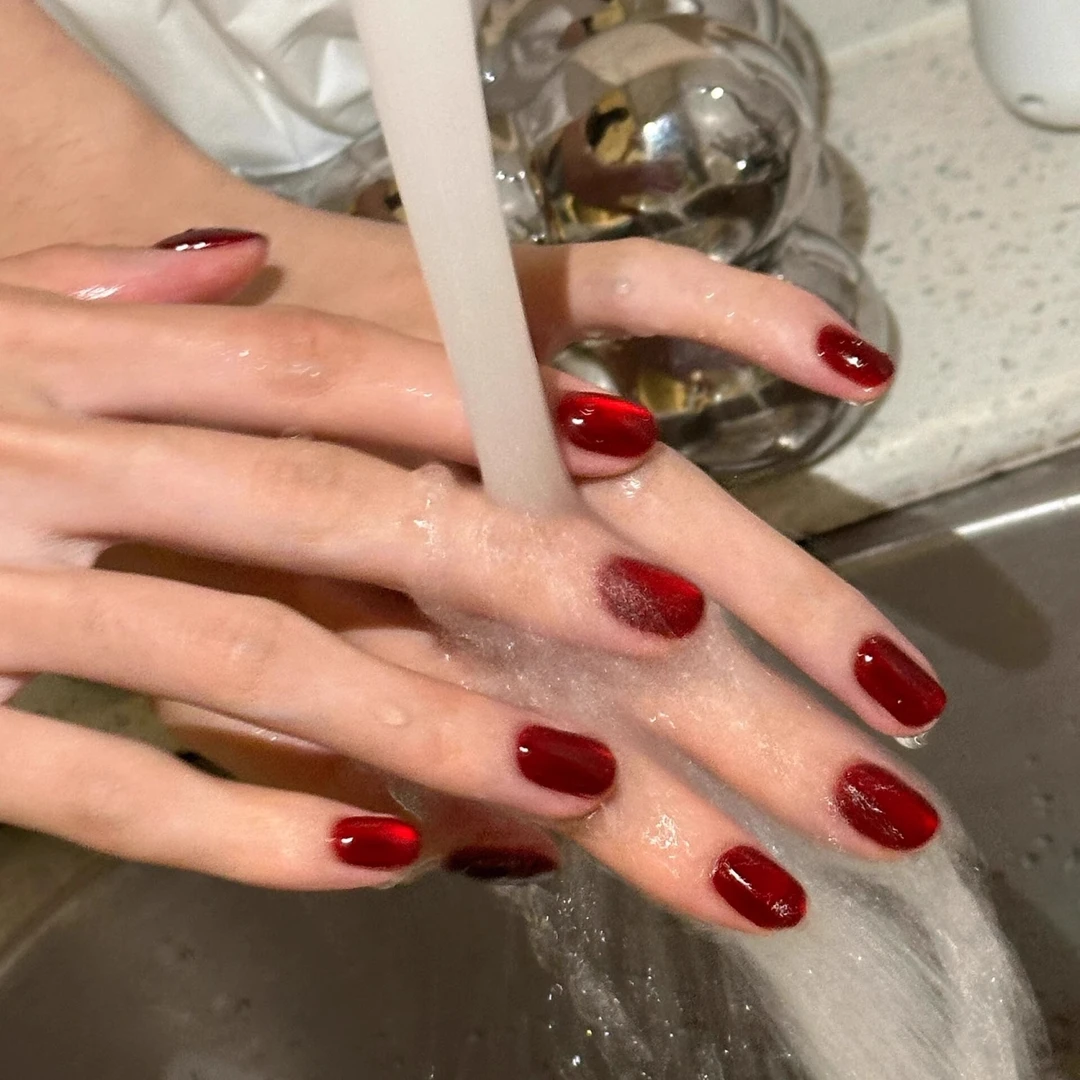 红色玻璃珠复古牛血色猫眼美甲成品高品质气质手工穿戴甲显白持久