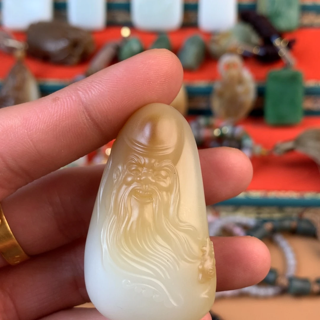 和田玉（糖玉）挂件未镶嵌满****月