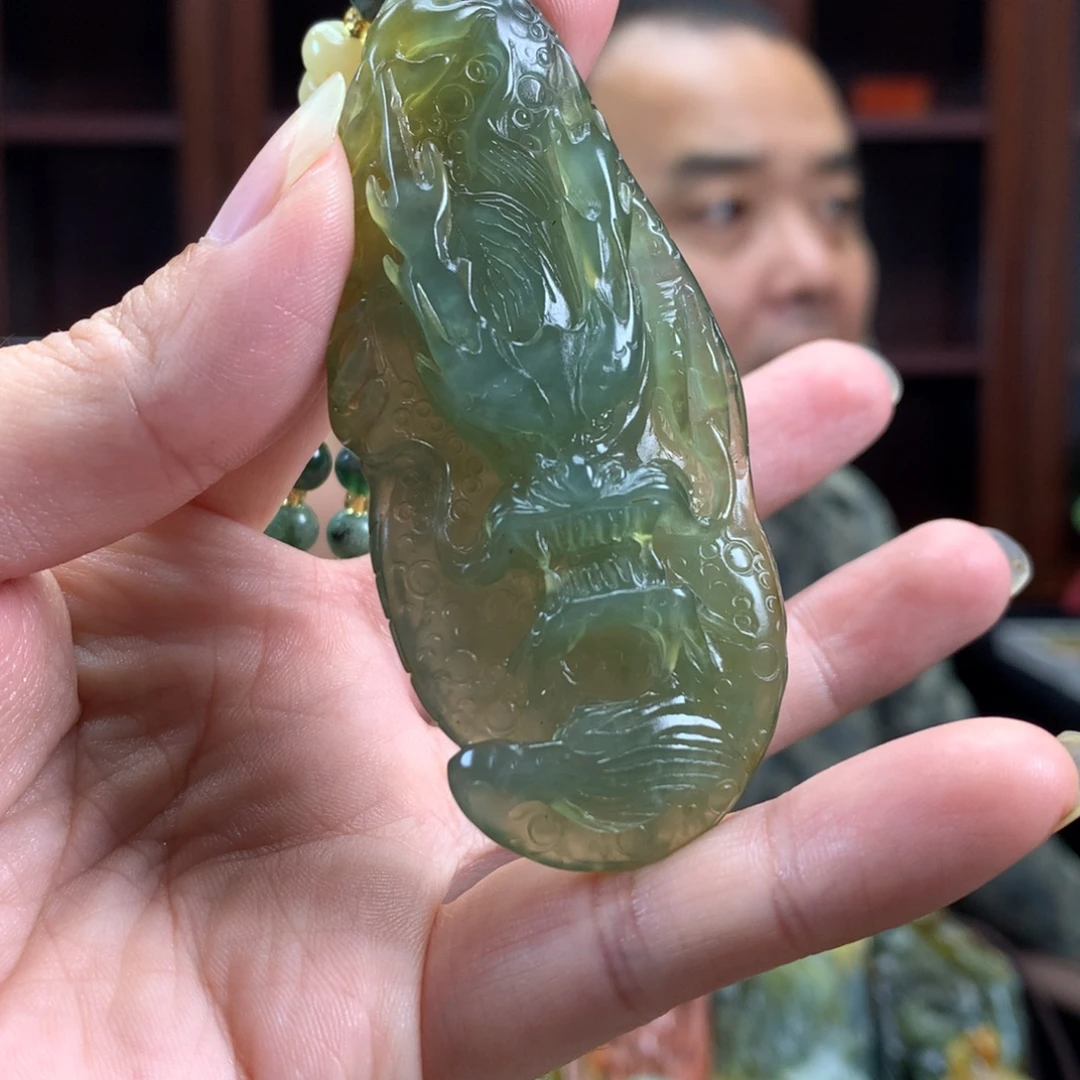 未镶嵌蛇纹石玉颈饰