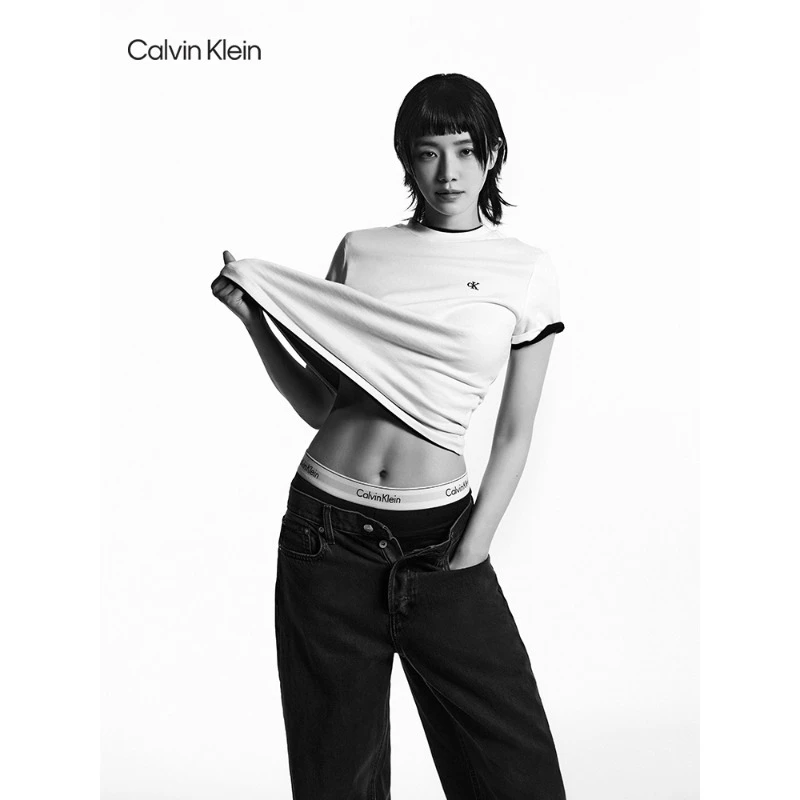 CK Jeans25春夏新款女士刺绣字母休闲净色圆领短袖T恤47A219G