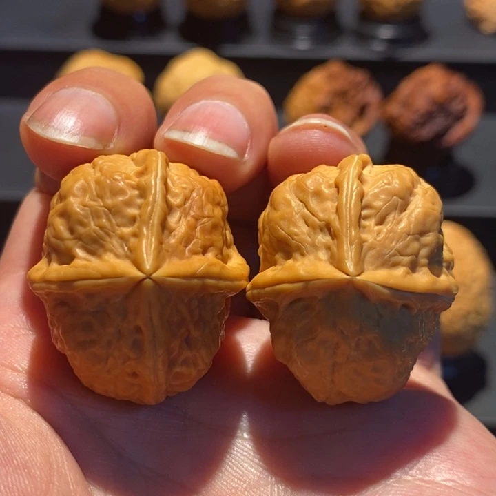 文玩核桃把件33尺一生一世