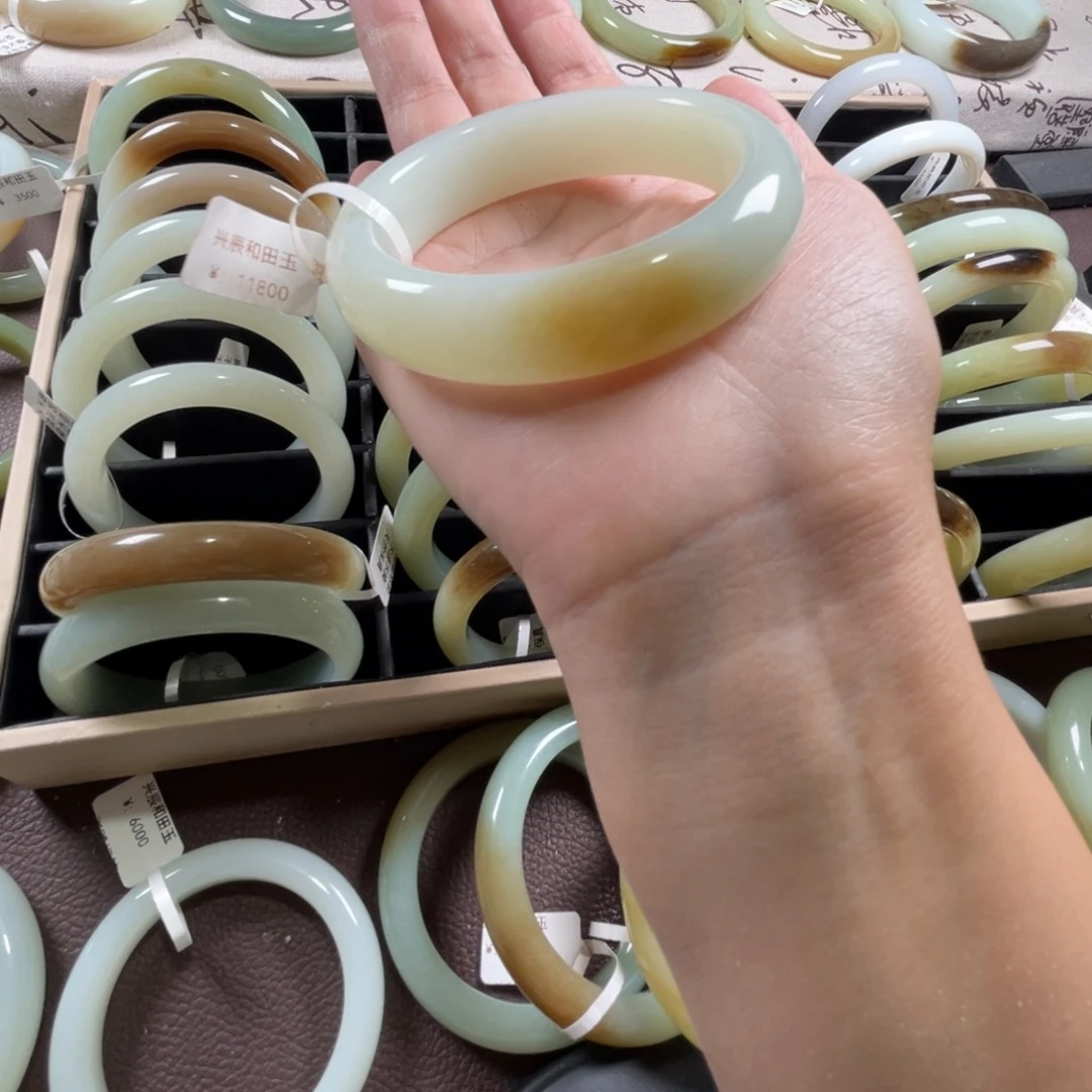 和田玉未镶嵌手镯