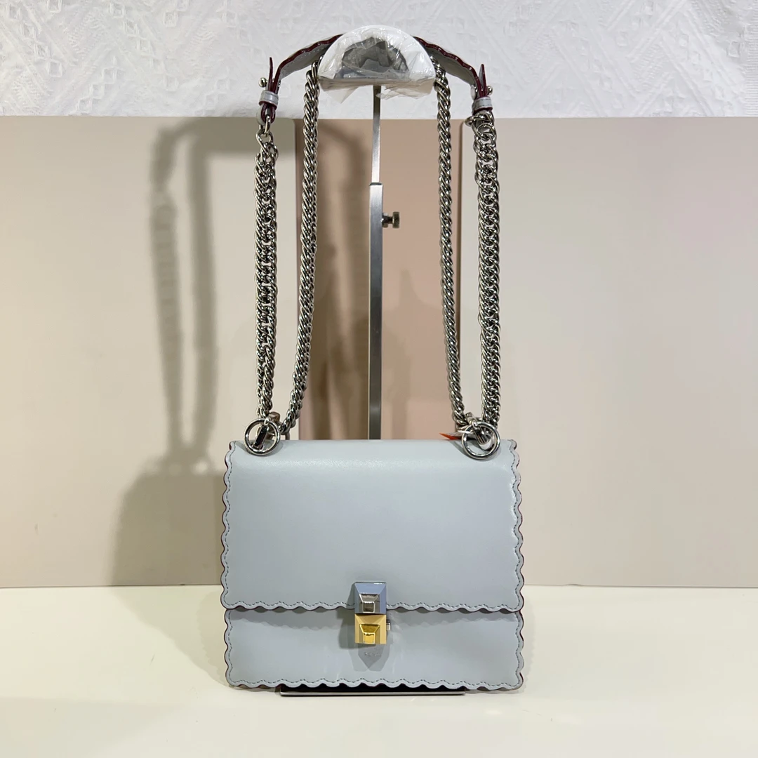 95新 FENDI/芬迪 芬迪牛皮斜挎包cj5941