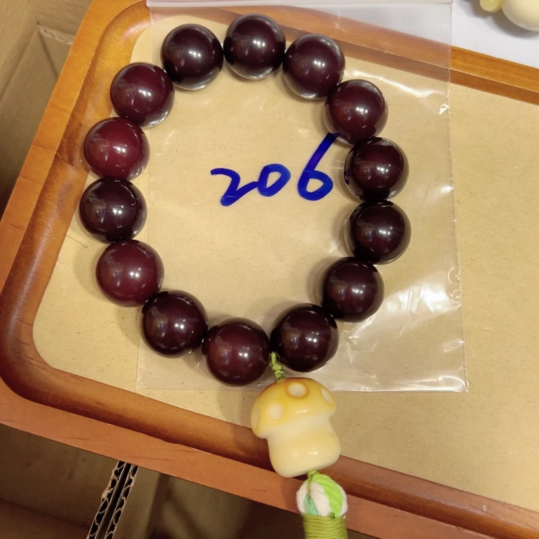 206 卡18车厘子手持